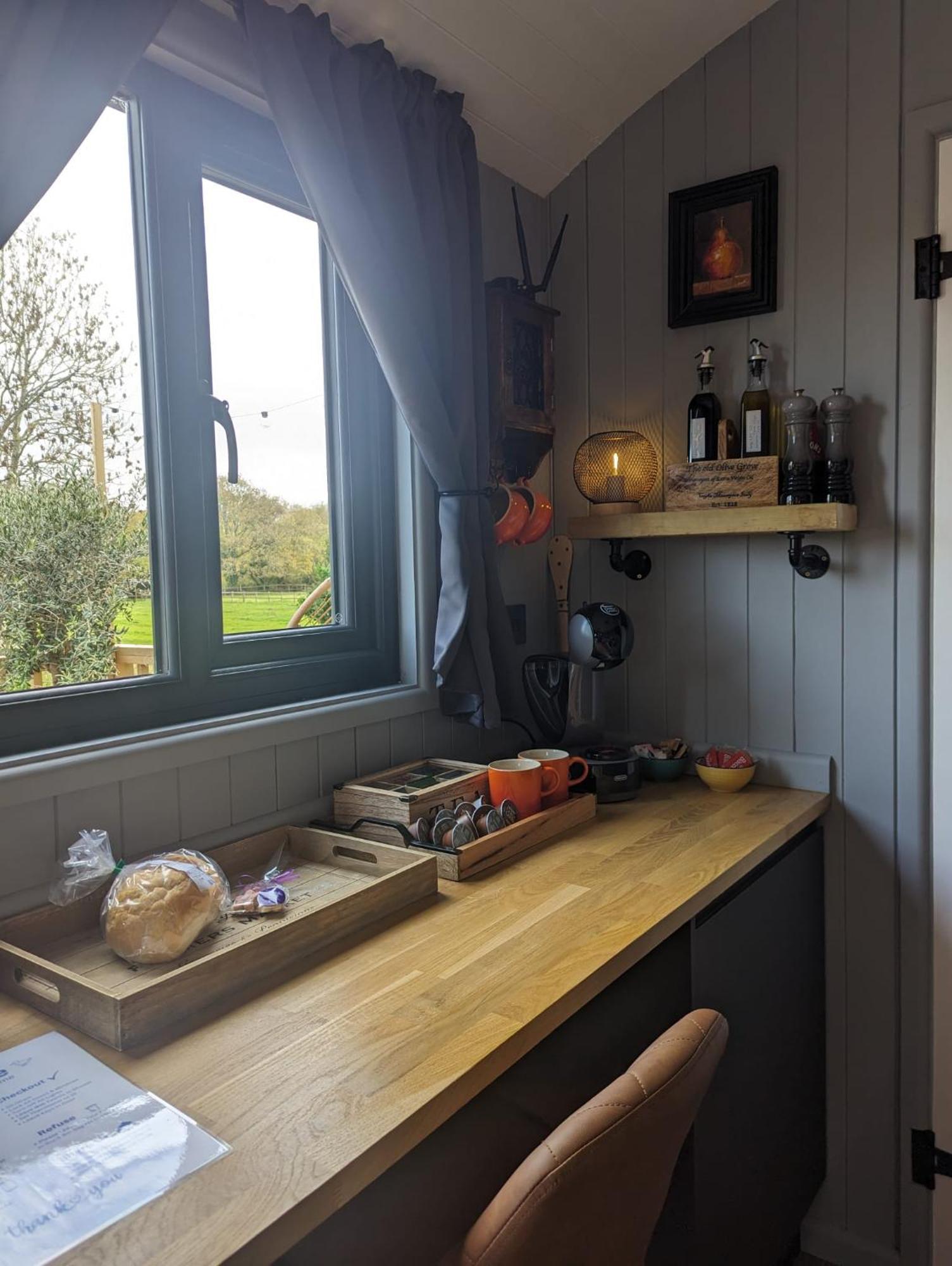 Shedfield Rusty Duck Retreat Shepherds Hut מראה חיצוני תמונה