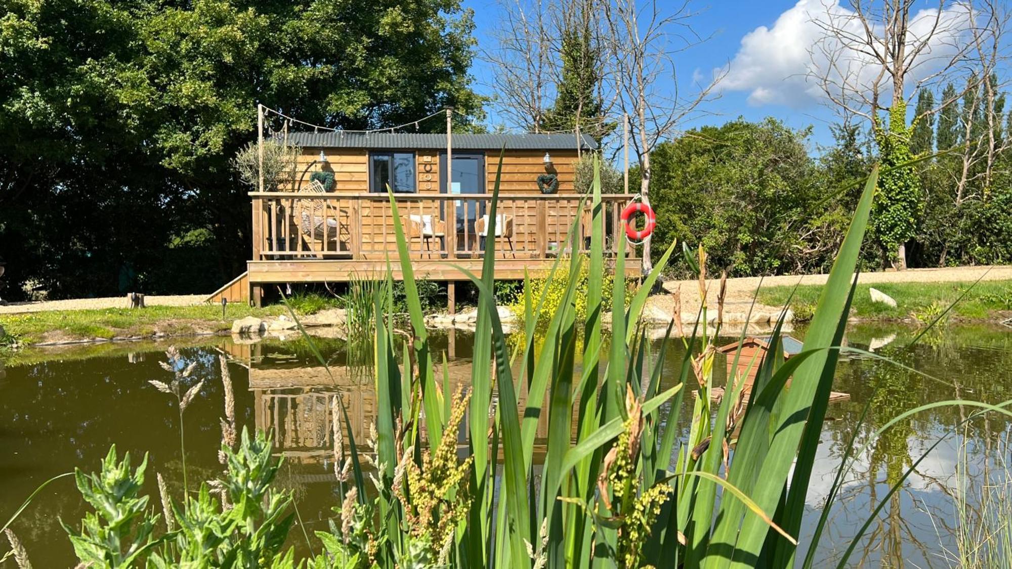 Shedfield Rusty Duck Retreat Shepherds Hut מראה חיצוני תמונה